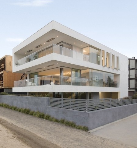 multipurpose-california-beach-house-450x486