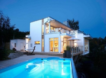 splashy-modern-house-design-450x330